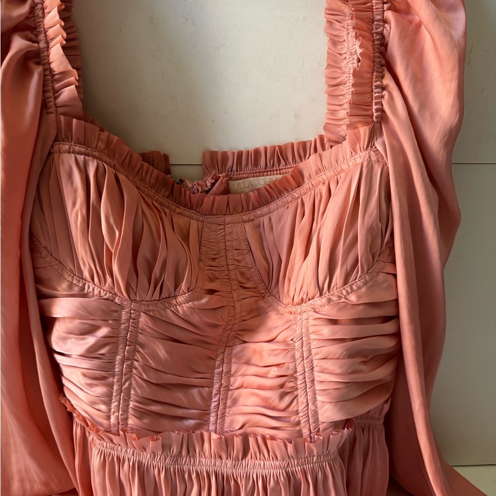 Elegant Peach Ruched Top - Picture 2 of 6